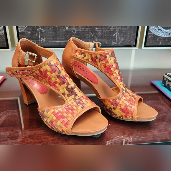 Pikolinos woven leather sandals - Picture 2 of 10